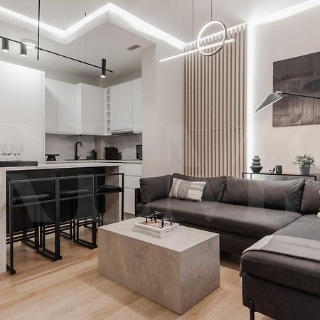 Contemporary Minimalist Apartment By Rems マラガ エクステリア 写真
