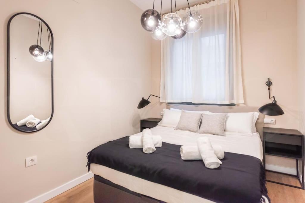 Contemporary Minimalist Apartment By Rems マラガ エクステリア 写真